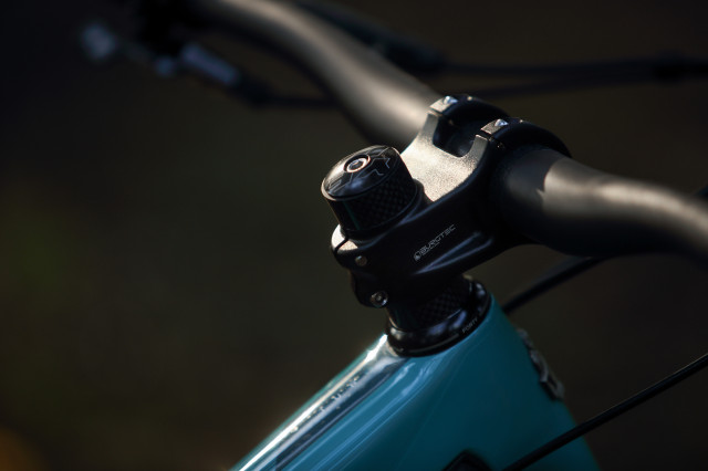 2023 yeti sb140 stem.jpg
