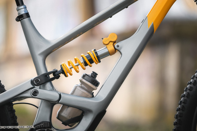 2023 yt capra uncaged 11 shoc.jpg