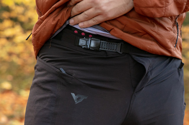 2023 yt industries gravity cordura pants ratchet.jpg