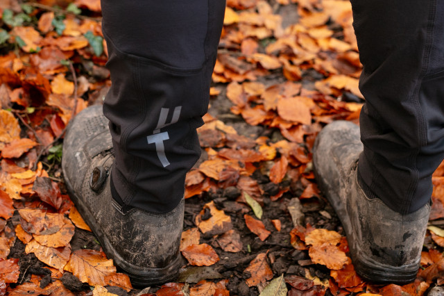 2023 yt industries gravity cordura pants stretch ankle.jpg