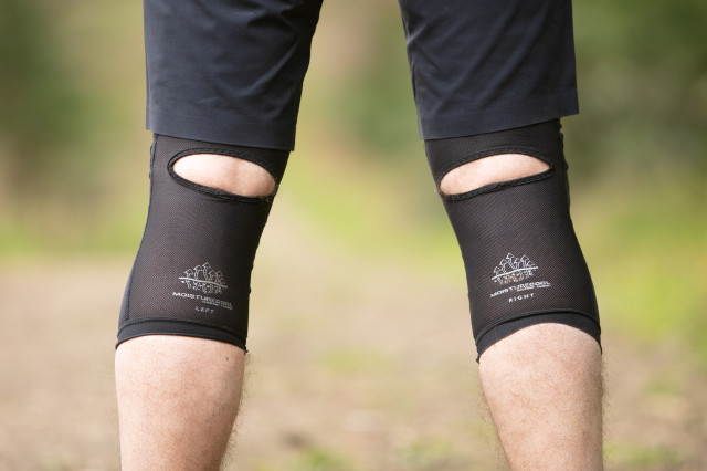 2023-Leatt-Ultralite-Airflex-KneeGuards-back.jpg