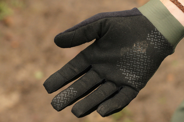 2024 DTE 4 Season DWR Gloves palm close.jpg