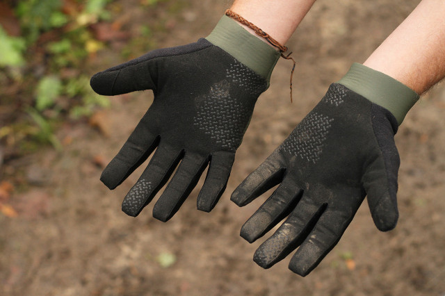 2024 DTE 4 Season DWR Gloves palm.jpg