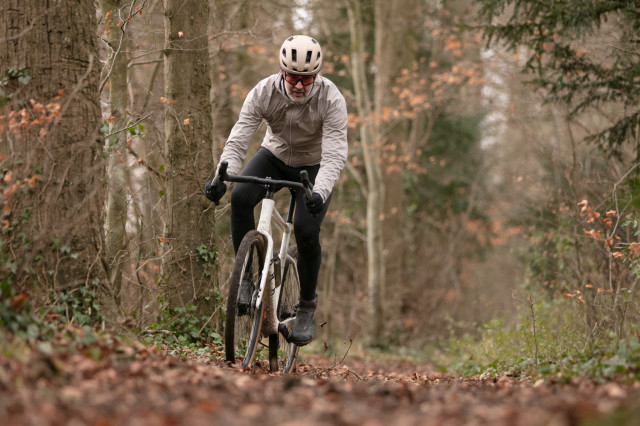 2024 Fara F:Gravel Apex XPLR AXS Riding 1.jpg