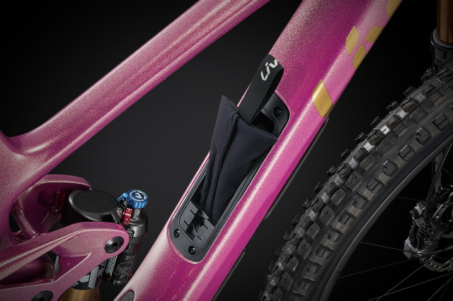 2024 Intrigue X Advanced 0_Mulberry Glitter_Integrated down tube storage.jpg