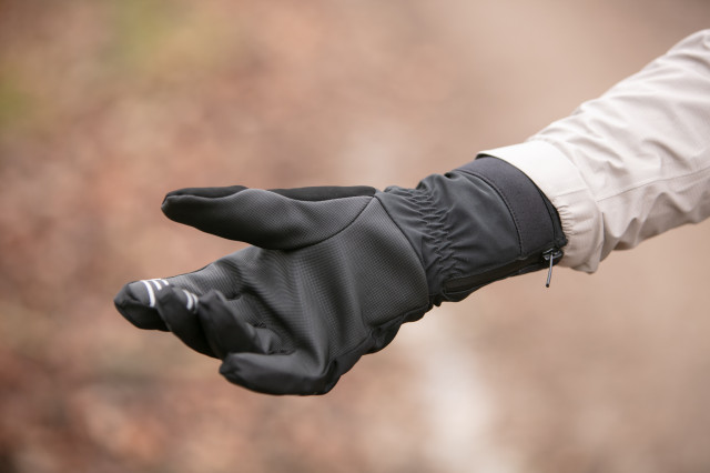 2024 Scott Aqua GTX LF Glove 3.jpg