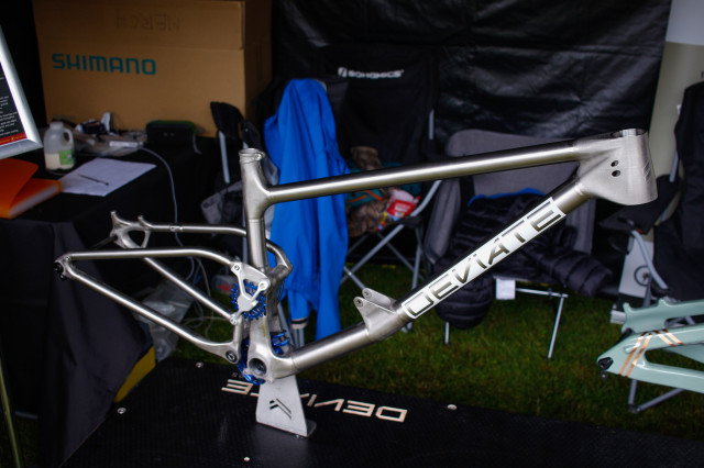 Deviate tilander frame