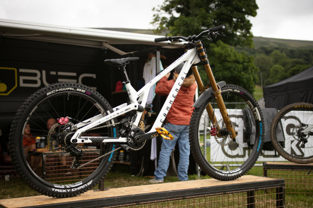 2024 amaury pierrion commencal.jpg