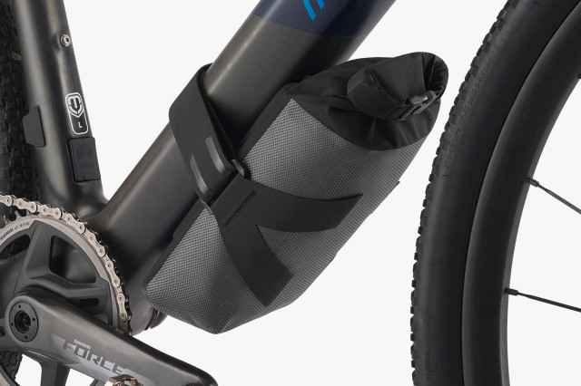 2024 apidura expedition e bike charger pack downtube.jpg