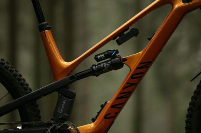 2024 canyon spectralonfly shock.jpg