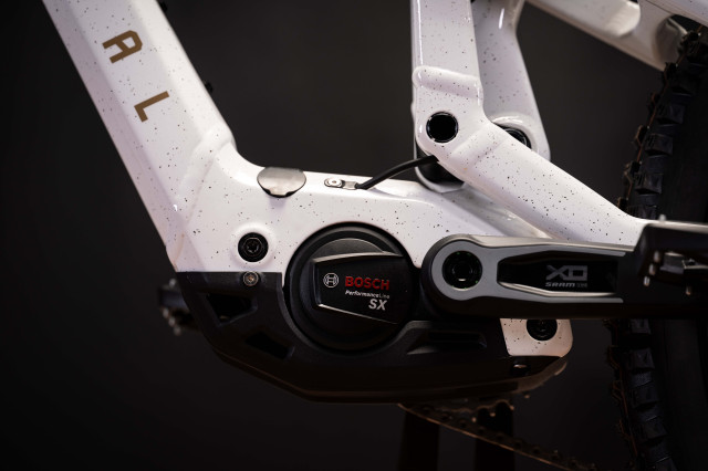 2024 commencal meta sx 400 motor.jpg