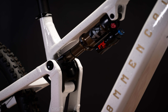 2024 commencal meta sx 400 shock.jpg