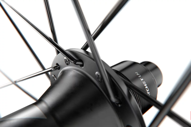 2024 dt swiss f 1900 spoke.png