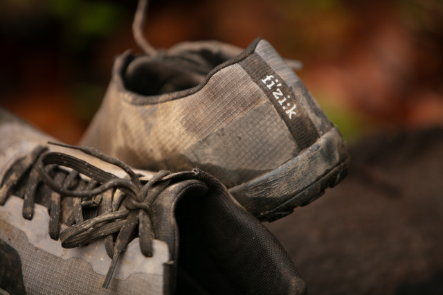 2024 fizik gravita versor flat shoe bavk 2.jpg