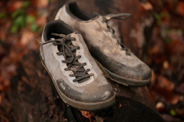 2024 fizik gravita versor flat shoe top.jpg