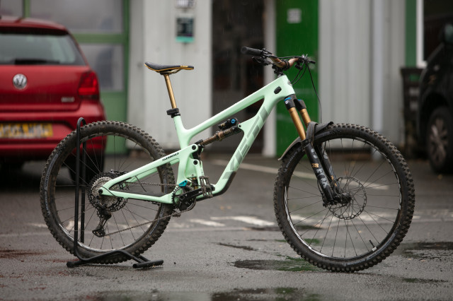2024 fox live valve neo bike.jpg