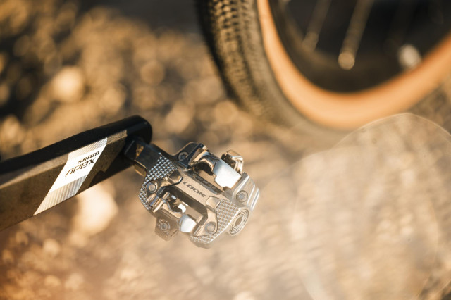 2024 look x track power pedals hero 2.jpg