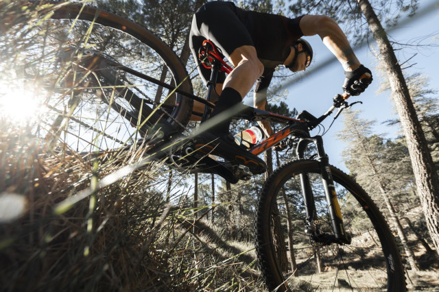 2024 look x track power pedals riding.jpg