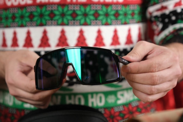 2024 oakley sutro xmas.jpg