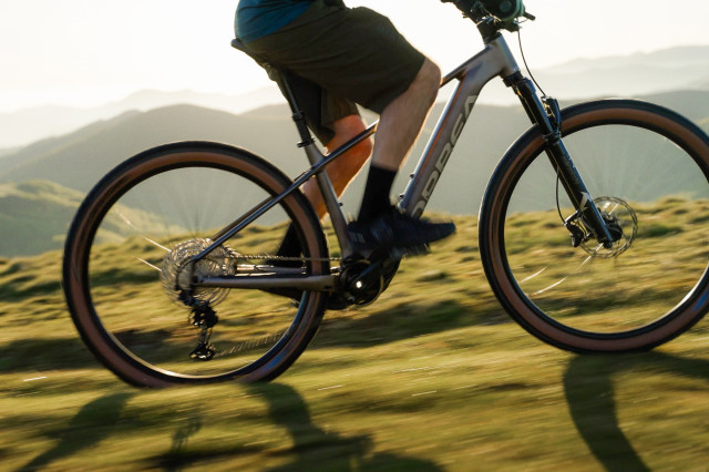 2024 orbea urrun hero.jpg