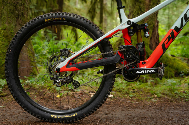 2024 pivot phoenix rear.jpg