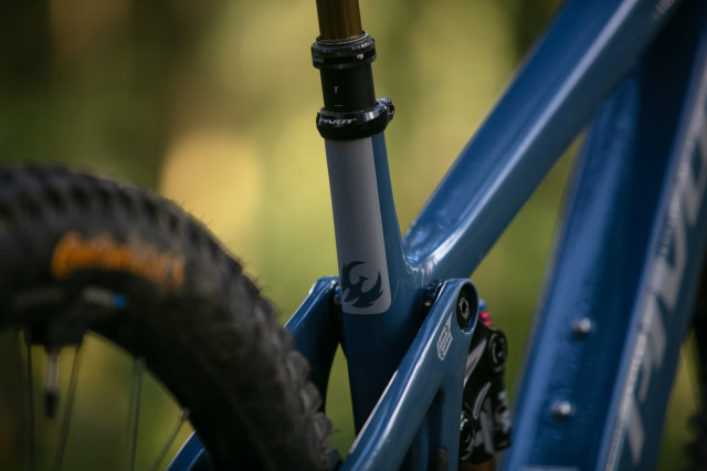 2024 pivot shuttle lt seat tube.jpg