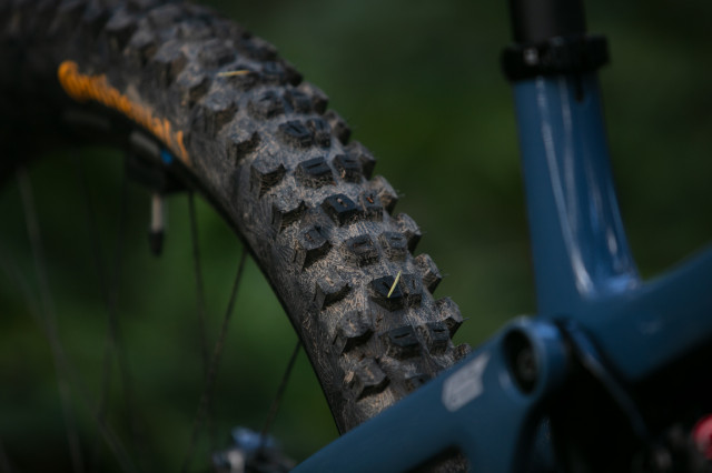 2024 pivot shuttle lt rear tyre.jpg