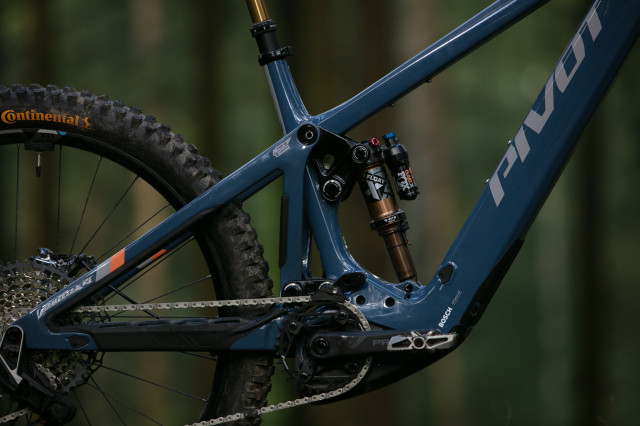 2024 pivot shuttle lt rear.jpg