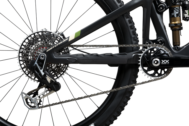 2024 pivot switchblade chainstay.png