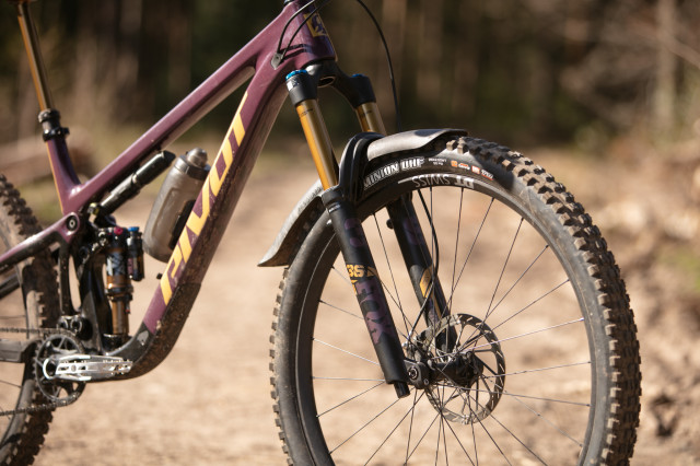 2024 pivot trailcat fork.jpg