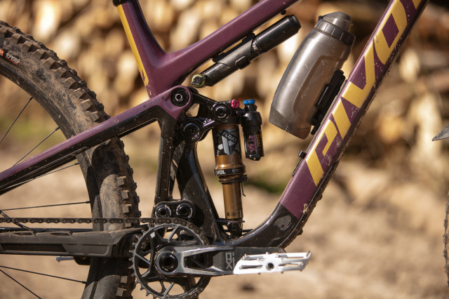 2024 pivot trailcat suspension.jpg