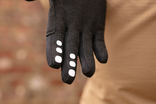 2024 poc resistance enduro adjustable glove finger.jpg