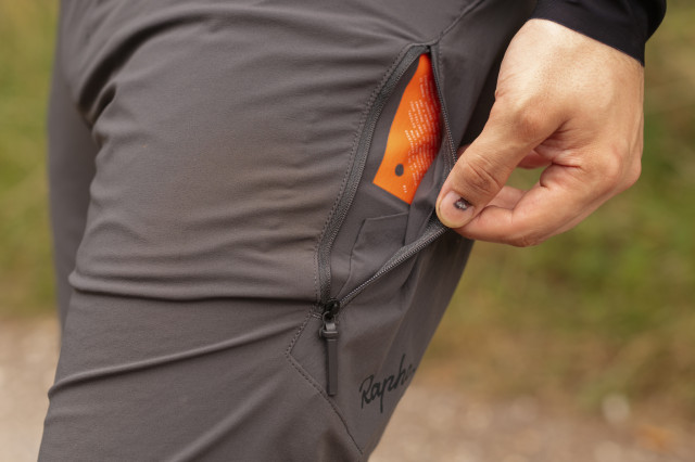 2024 rapha lightweight shorts other pock.jpg