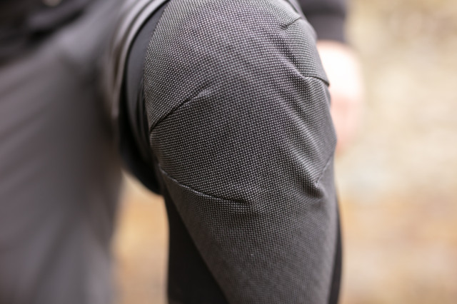 2024 rapha trail knee pads front close.jpg