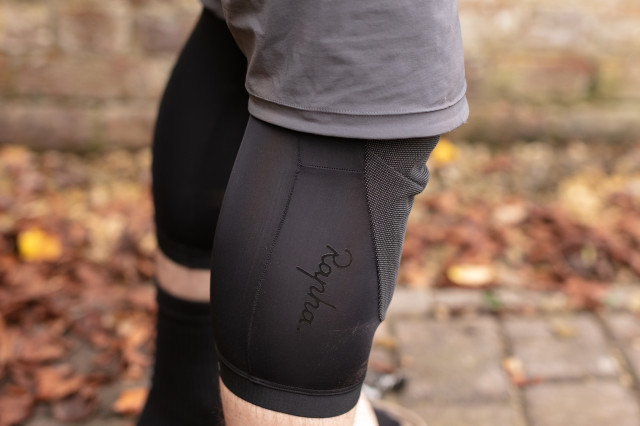 2024 rapha trail knee pads logo.jpg