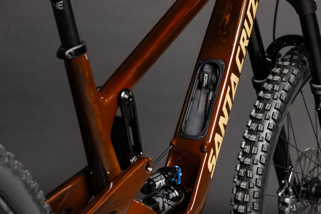 2024 santa cruz bronson glove box.jpg