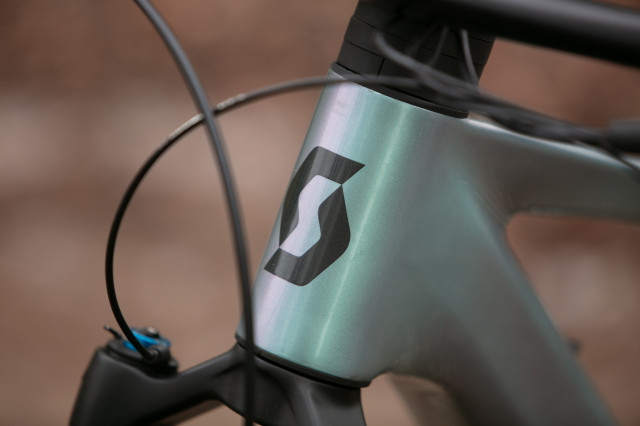 2024 scott lumen eride 900 head tube.jpg