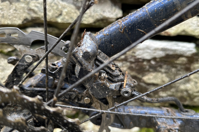 2024 shimano cues brakes caliper.JPG