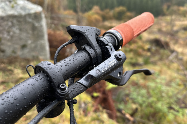 2024 shimano cues brakes reservoir.JPG