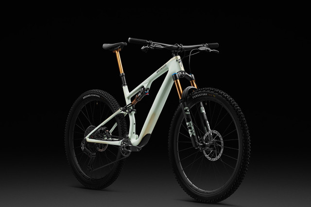 2024 specialized epic evo hero.jpg