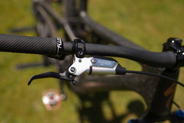 2024 specialized stumpjumper 15 brake leve.jpg