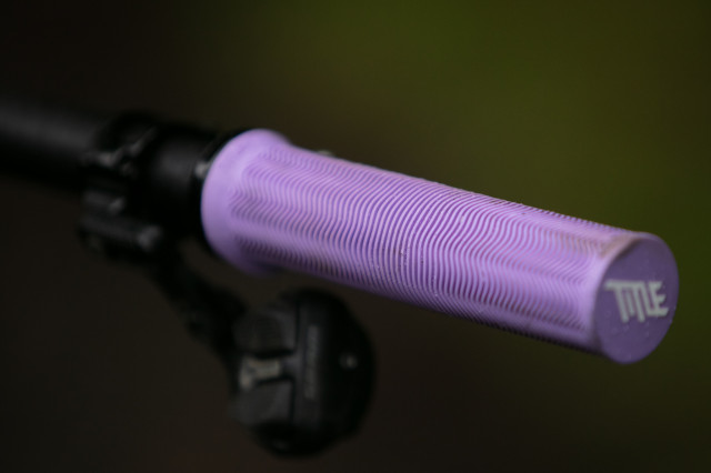 2024 title l01 grip contour.jpg