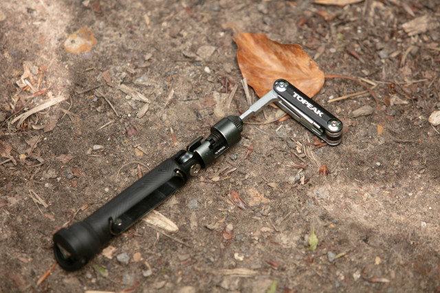 2024 topeak bb hide n tool  chain tool.jpg