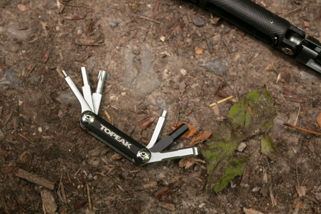 2024 topeak bb hide n tool tool.jpg