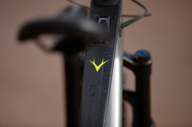 2024 whyte elyte 150 tt logo.jpg