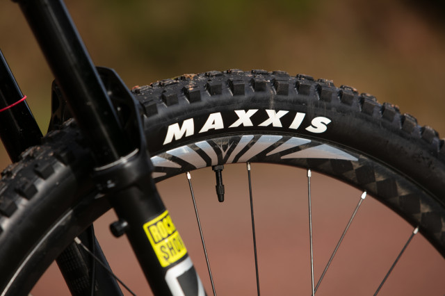 2024 whyte elyte 150 wheel.jpg