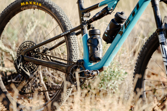 2024 yeti asr rear N.jpg
