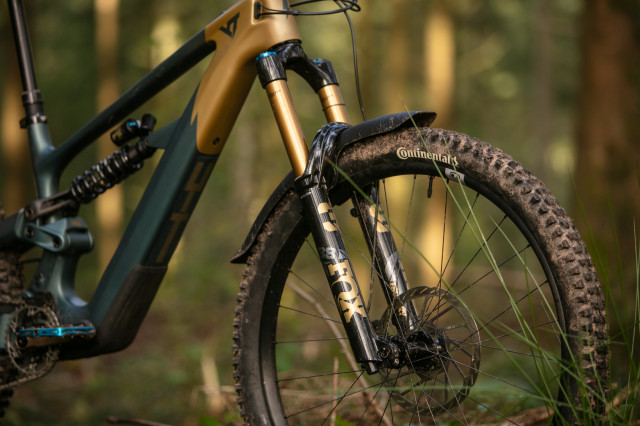 2024 yt industries decoy sn fork.jpg