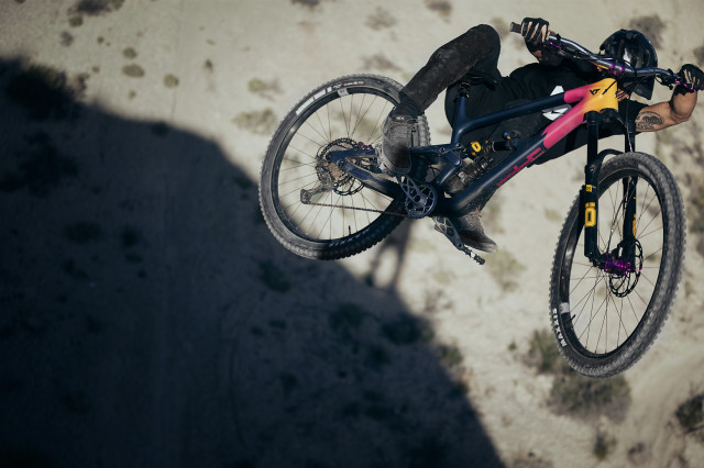 2024 yt industries jeffsy uncaged 14 riding.jpg