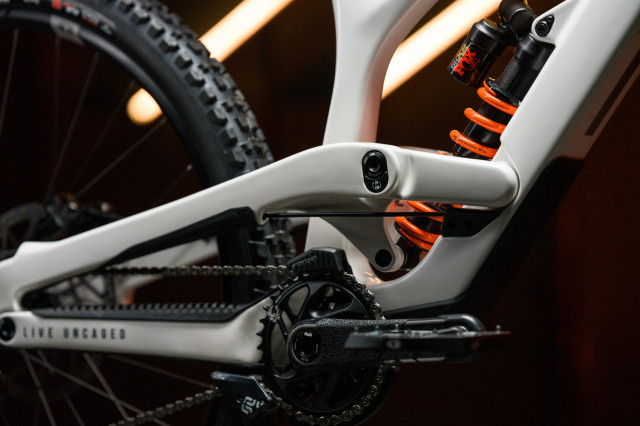 2024 yt industries tues flip chip.jpeg
